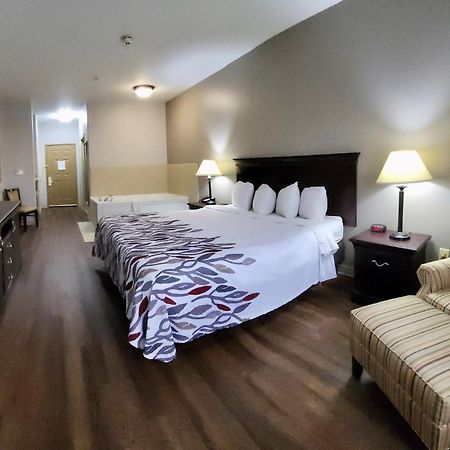 Red Roof Inn & Suites Midland Bagian luar foto