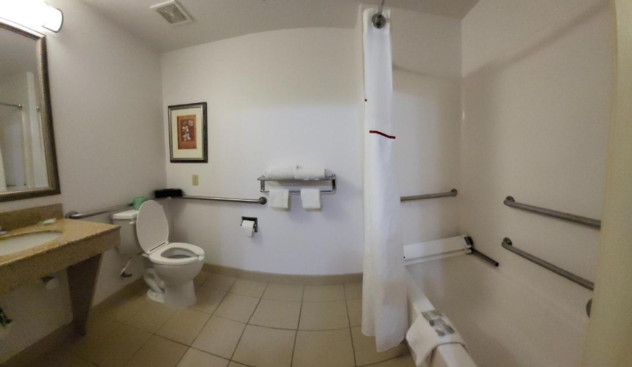 Red Roof Inn & Suites Midland Bagian luar foto
