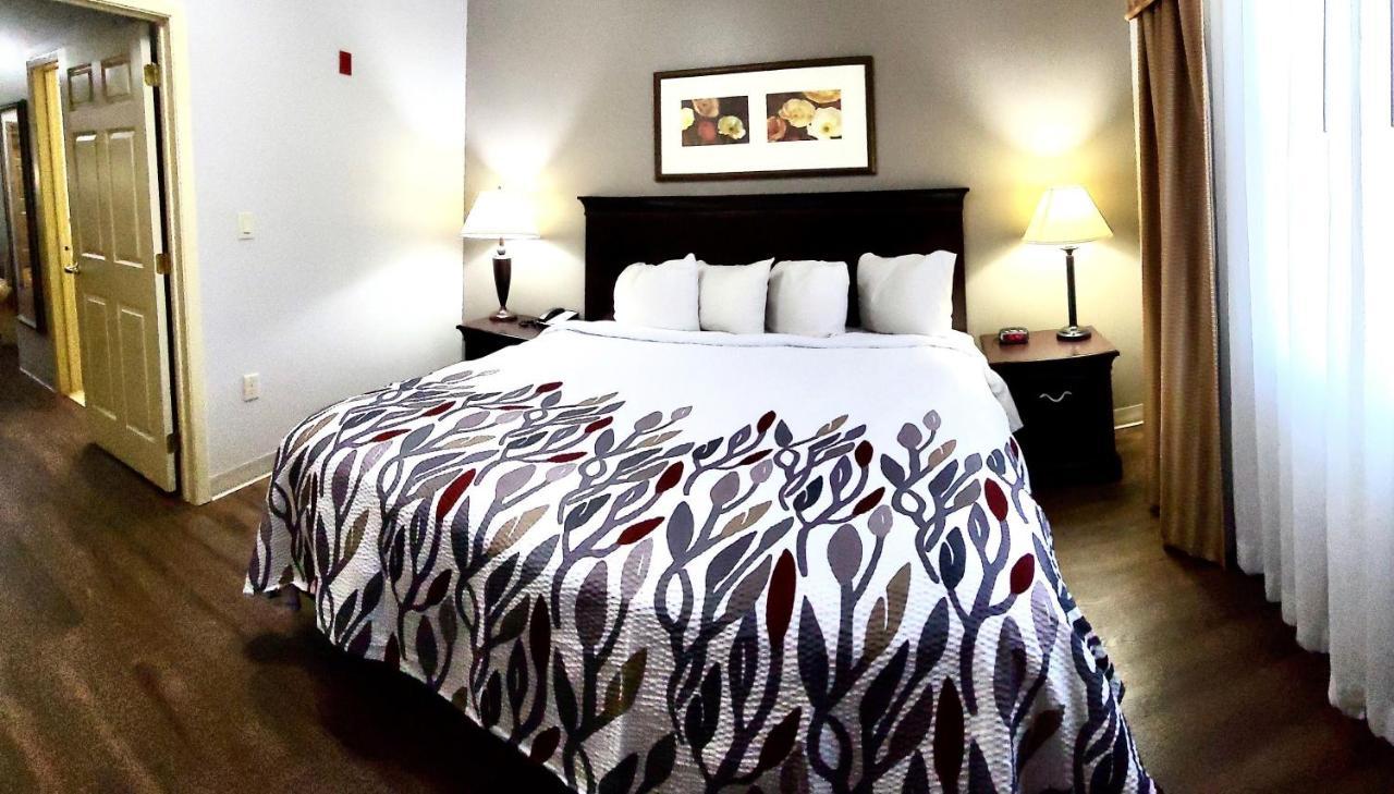 Red Roof Inn & Suites Midland Bagian luar foto